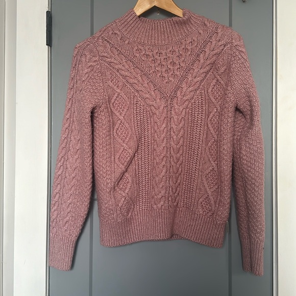 Sweaters - Pink Abercrombie & fitch knit!